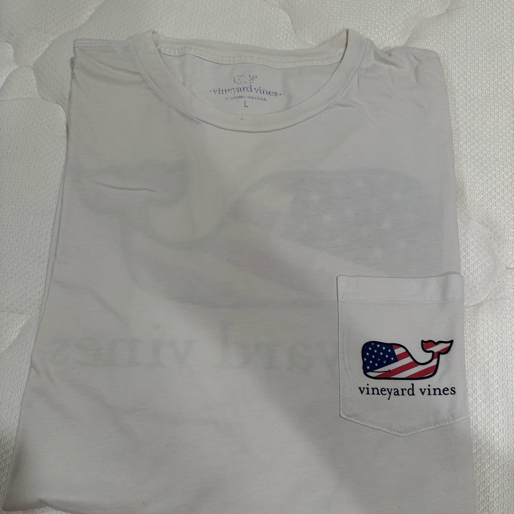 Vineyard vines t shirt
